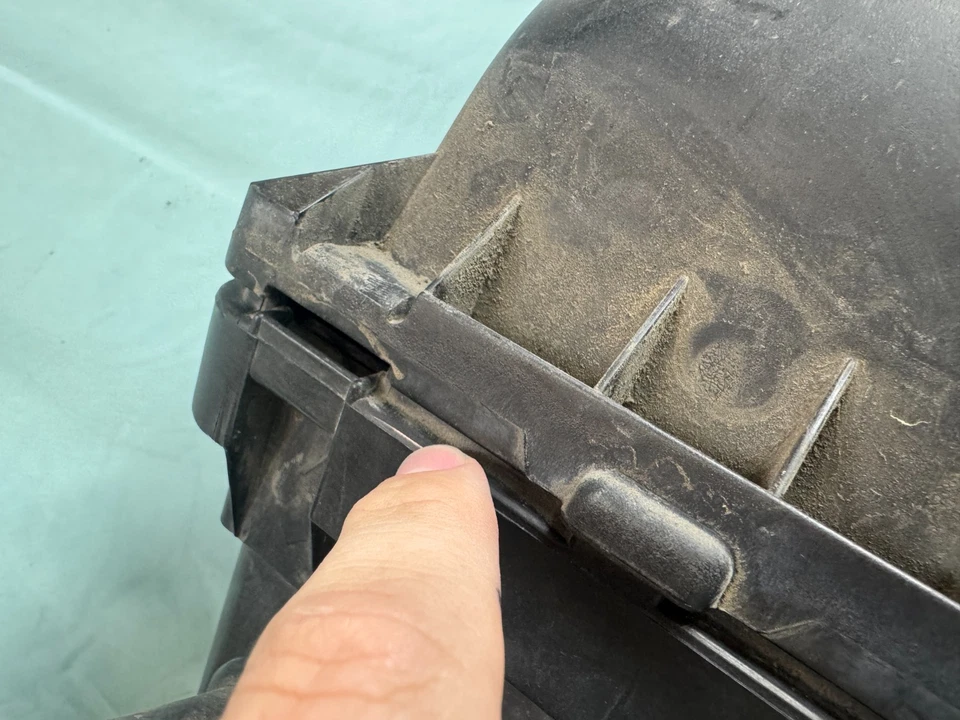 Dodge Ram 1500 2500 3500 3.7L 4.7L 5.7L Air Filter Housing Intake Cleaner Box - Image 3 of 4