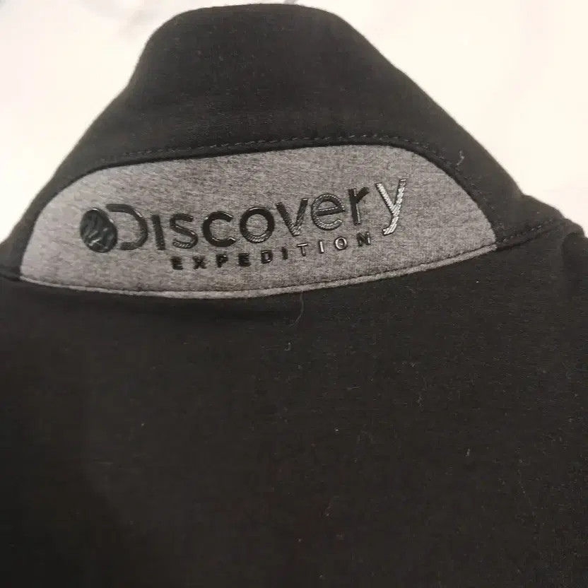 Discovery Black Softshell Jacket, Lightly Used - image 5