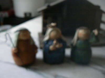 RARE CRECHE DE 9 SANTONS NOEL ET GRANGE BOIS NATIVITE MODERNE