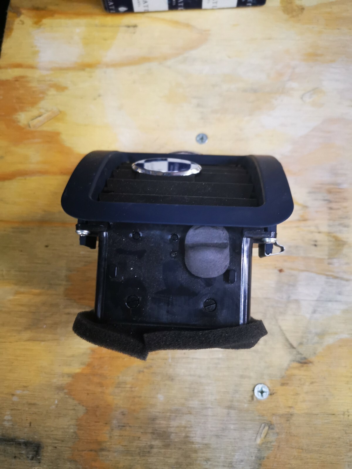 Maserati gran turismo side air vent in black 68238500