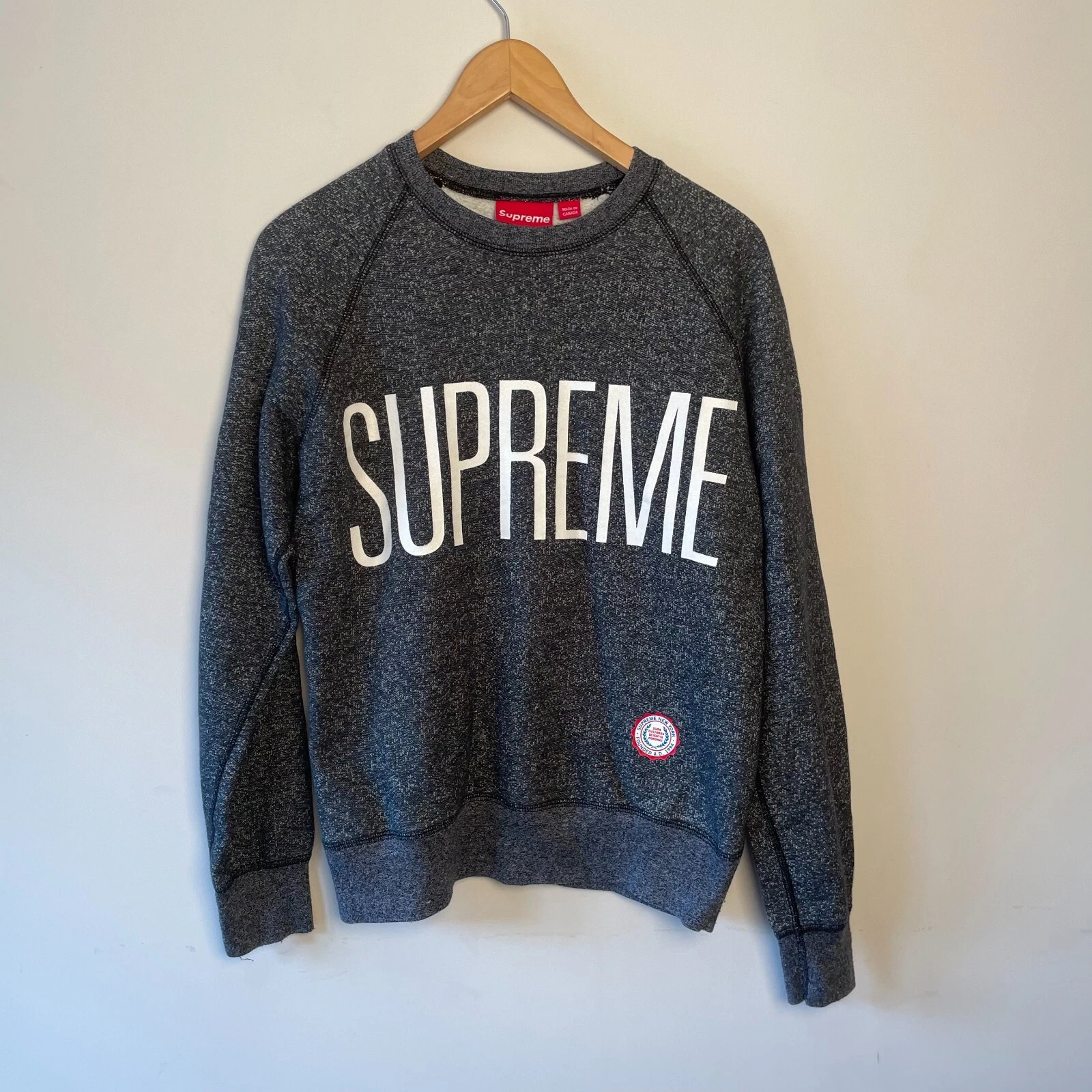 Pull gris col rond Supreme Collegiate 2010 taille S homme
