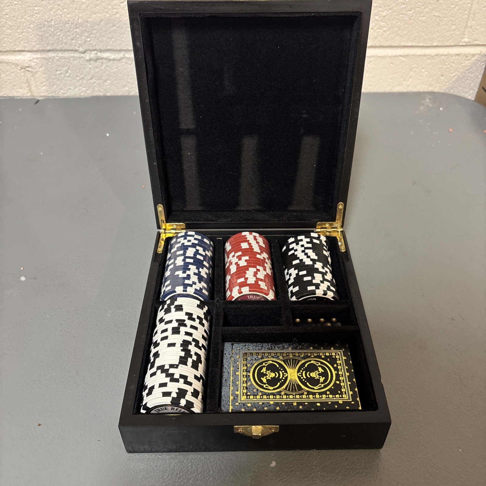 True Religion Poker & Dice Set Gold Cards, Heavy Chips Custom Case Rare thumbnail 2