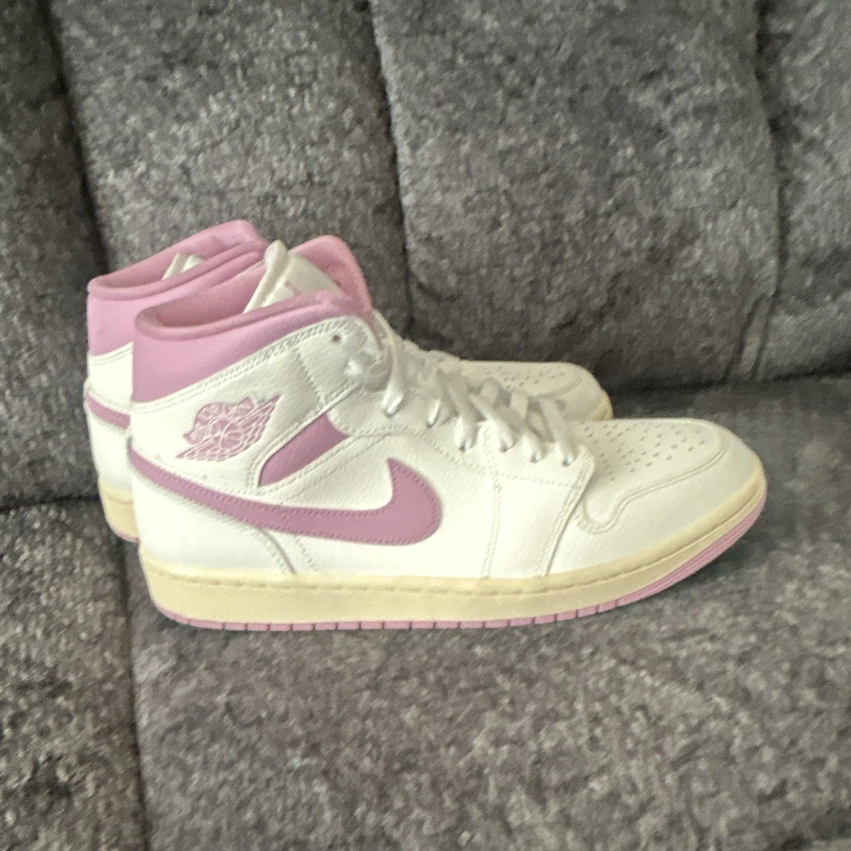 Jordan White Athletic High-Top SneakersSize  10.5 Amazon.com | Jordan Boy main image 3