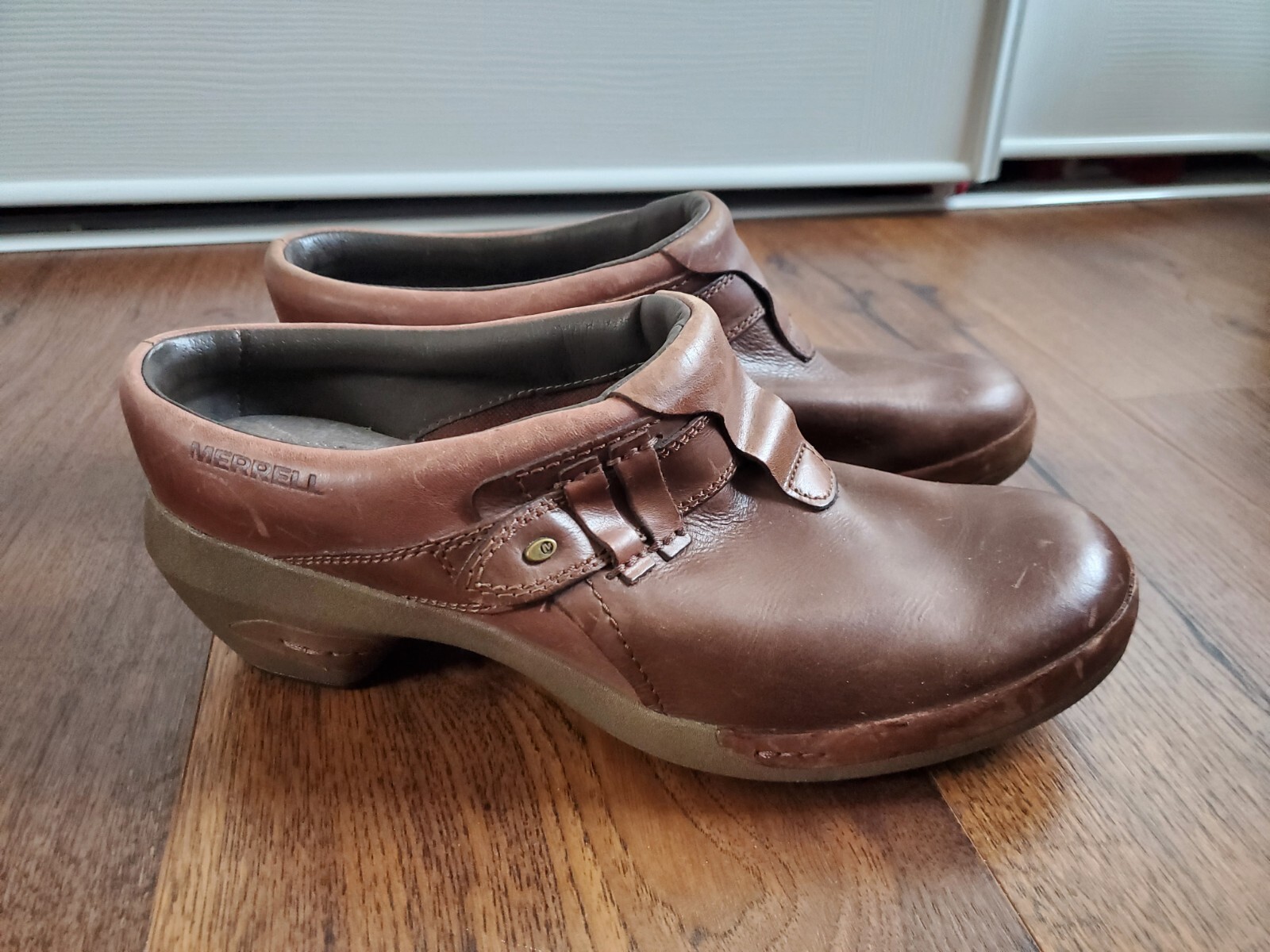 Zoccoli slip on Merrell Bracken pelle marrone liscia mules donna taglia 10 5 scarpe