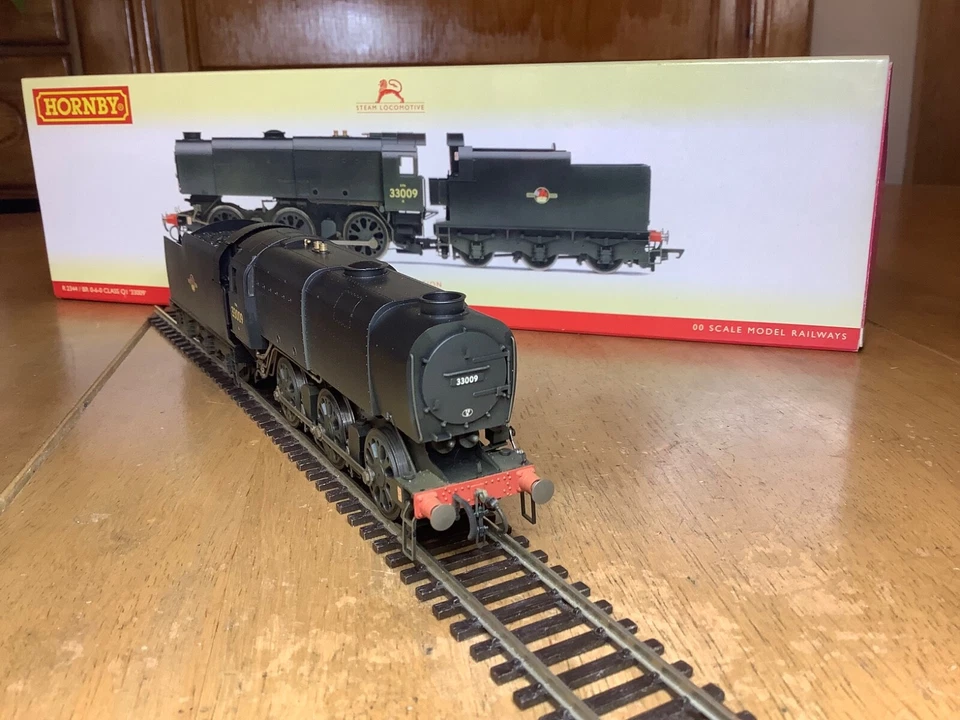 Hornby R2344 BR Black Late Crest 0-6-0 Class Q1 Loco 33009 Factory Weathered - Image 3 of 4