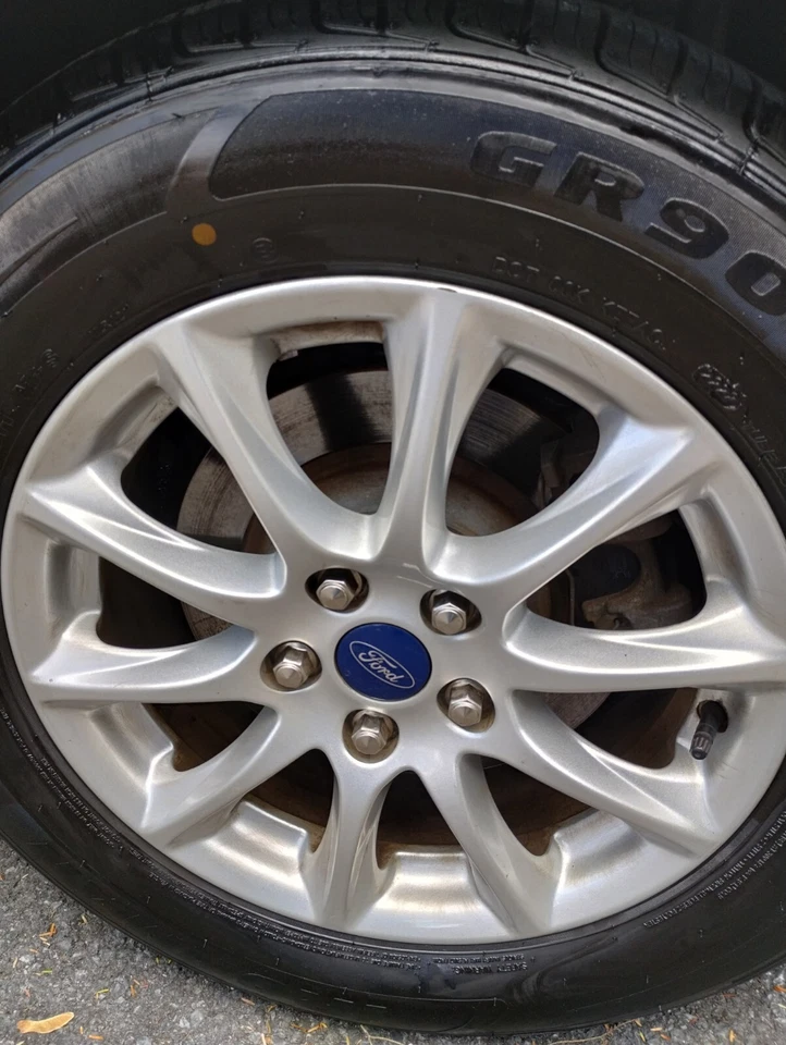 Juego completo de ruedas/neumáticos: ¡como nuevo! 215/60 R16 - con llantas de fábrica Ford Fusion 2018. Foto 2 de 4