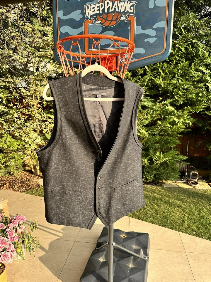 CHALECO RIBETE CINTA TEXTURIZADA John Varvatos Talla 54EU 44USA. Originalmente $498 Foto 2 de 4