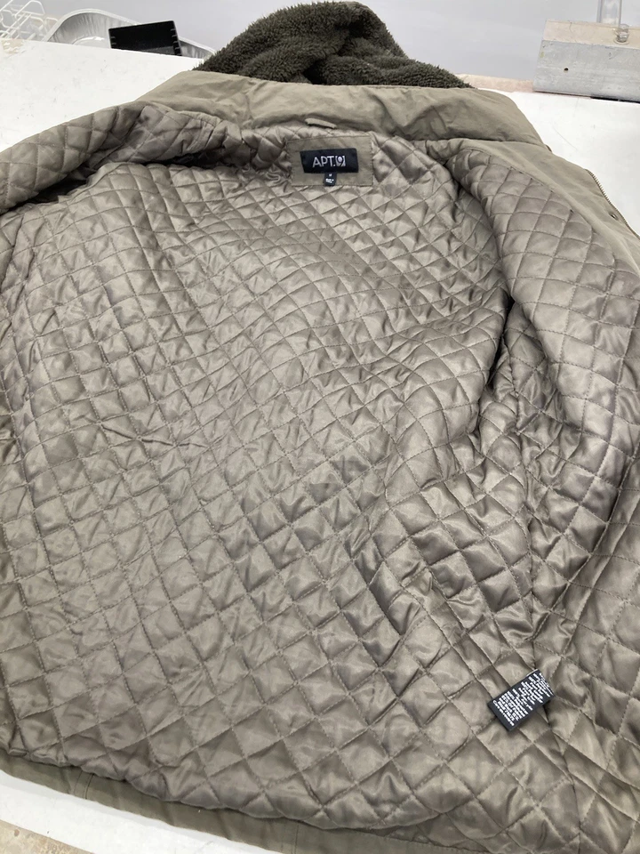 Fatigue Green Warm Jacket With Removable Hood. APT.9 Brand. Size M. - Image 4 of 4
