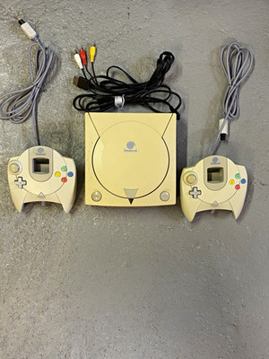 Sega Dreamcast Konsole PAL HKT-3030 + 2 Controller, Power Stone 2