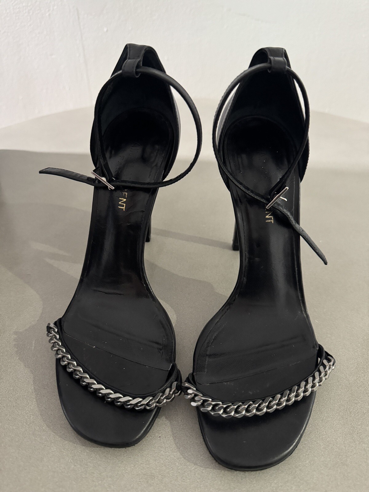 Sandali con tacco Saint Laurent in pelle nera tacco iconico YSL taglia 7 US