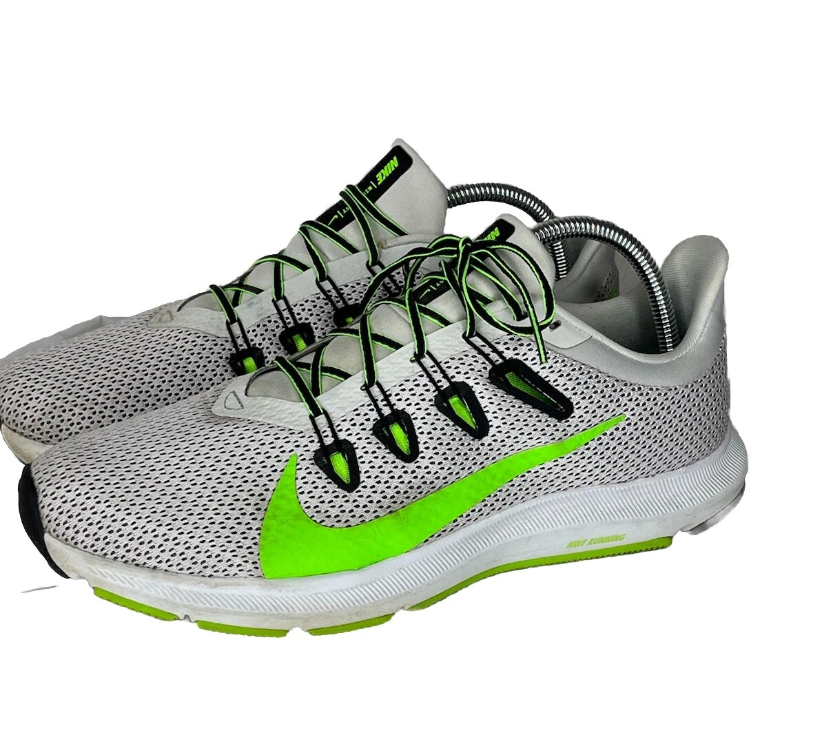 Preços baixos em Nike Quest 2 Platinum Electric Green | eBay