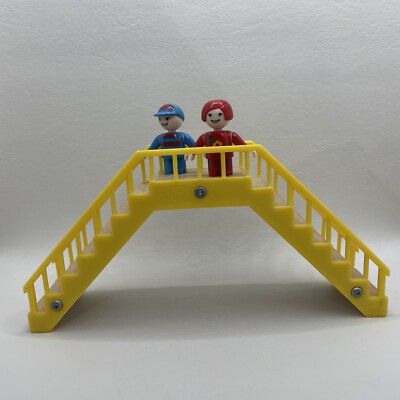 Vintage Brio Footbridge 33665 1996. Bridge with Two Characters. GREAT Condition!