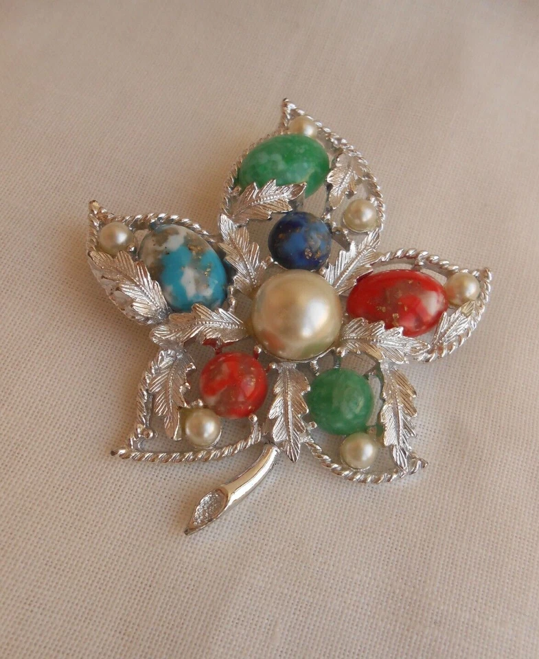 SET demi parure ORECCHINI e SPILLA firmati SARAH COVENTRY pietre e perle 1967 - Immagine 4 di 4