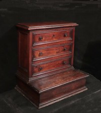 Inginocchiatoio in noce, Toscana '600