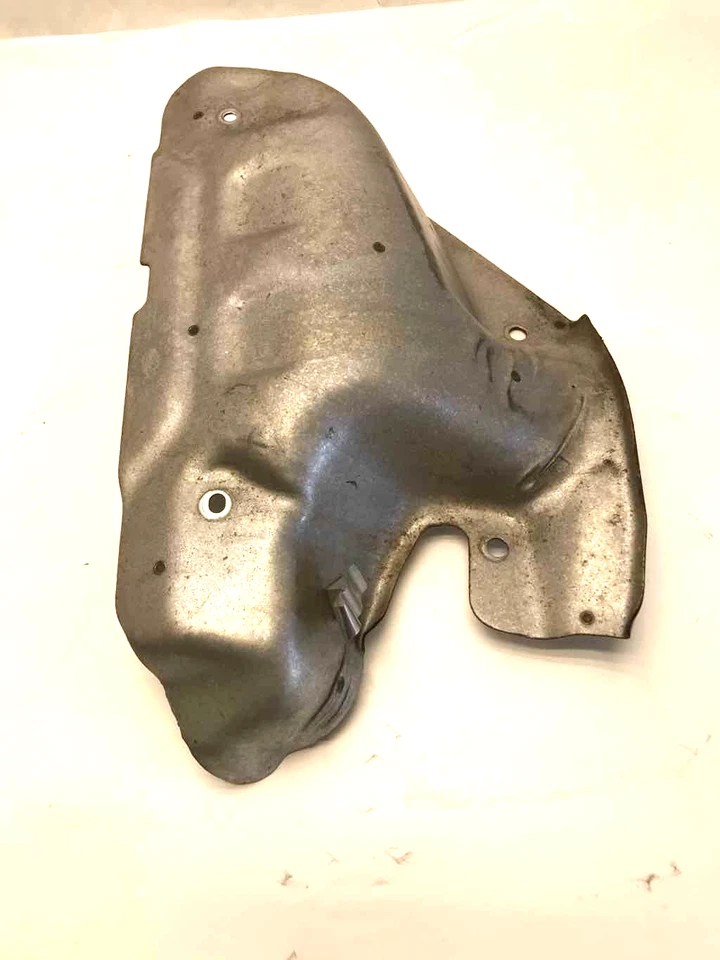 Cubierta protectora térmica colector de escape Nissan Versa 2007-2019 aluminio 1,8 L Foto 2 de 4