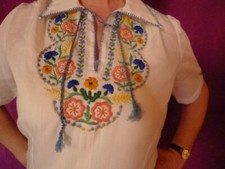 Folklore Bluse Größe 40  ungetragen handbestickt