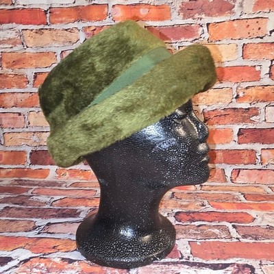 Vintage Musketeer Styled By Coroline Faux Fur And Wool Elegant Green Women\'s Hat Historically Inspired Woolen Hat with Faux Fur “Queen of  main image 4