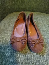 Women  s Vionic Callisto Ballet Flats. Size 5. Brown Suede. In Great Condition.