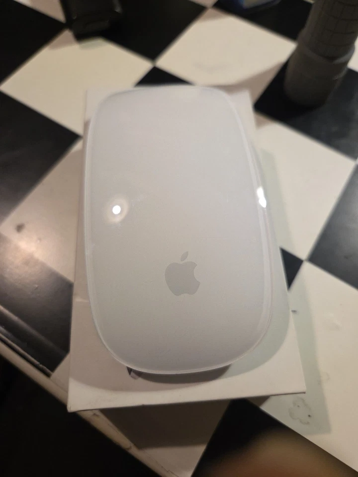 Apple Magic Mouse ~ V2 A1657 - Wireless Bluetooth/N Box - Wiederaufladbar - WEISS - Bild 4 von 4