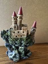 Ancien ornement de château d'aquarium