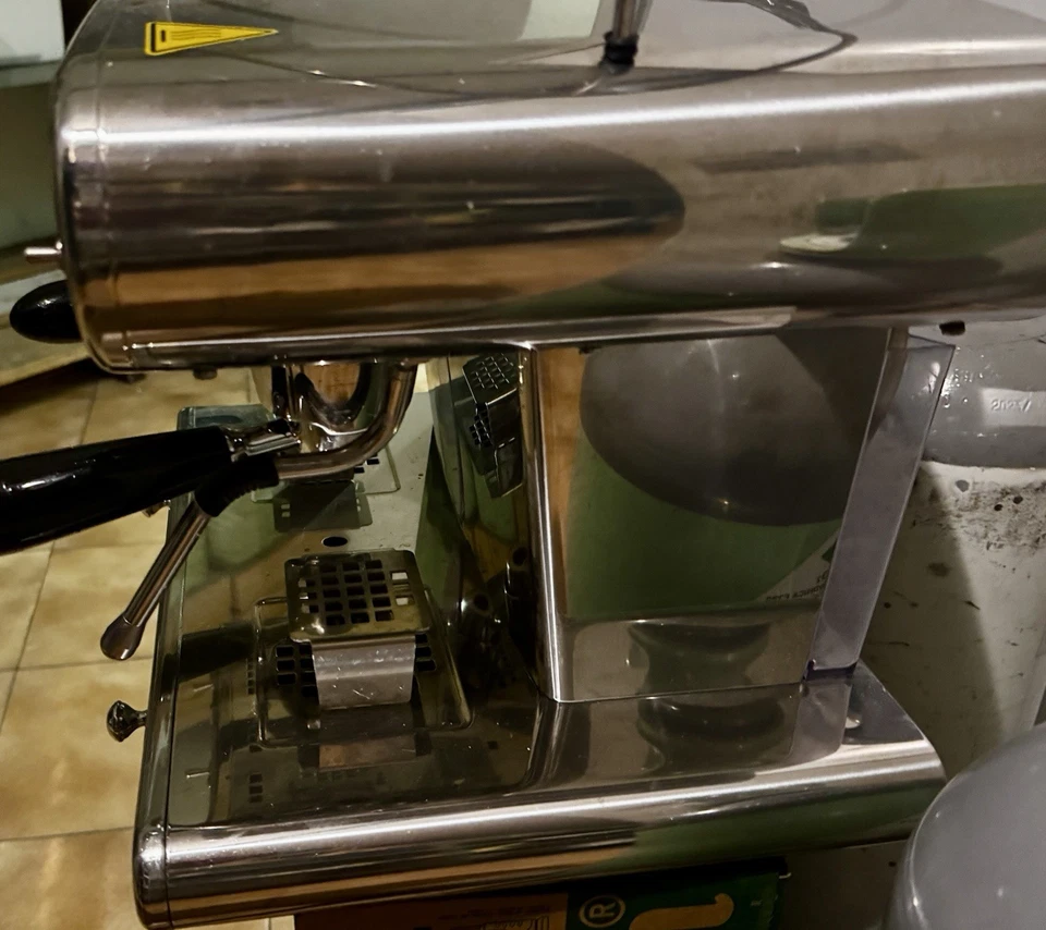 Macchina Da Caffè Professionale A Capsule - Immagine 3 di 4