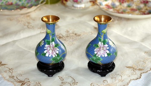 BEAUTIFUL QUALITY PAIR OF VINTAGE CHINESE CLOISONNE 5" VASES ON STANDS c.1990 - Picture 3 of 18