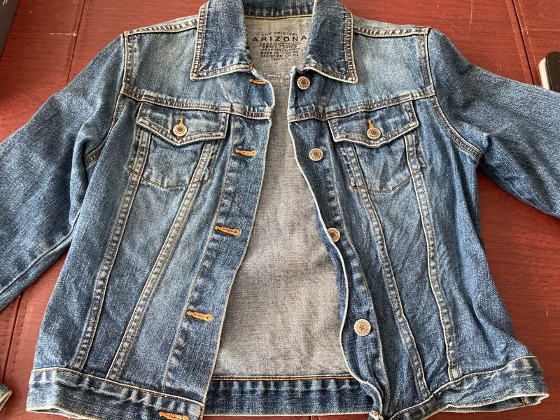 Arizona Jean Company Blue Denim Jacket with metal buttons/embellishments, Small