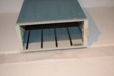 Tektronix TM504 Stromversorgung Rack 4-Slot Gehäuse/Hauptgerät (CP43)