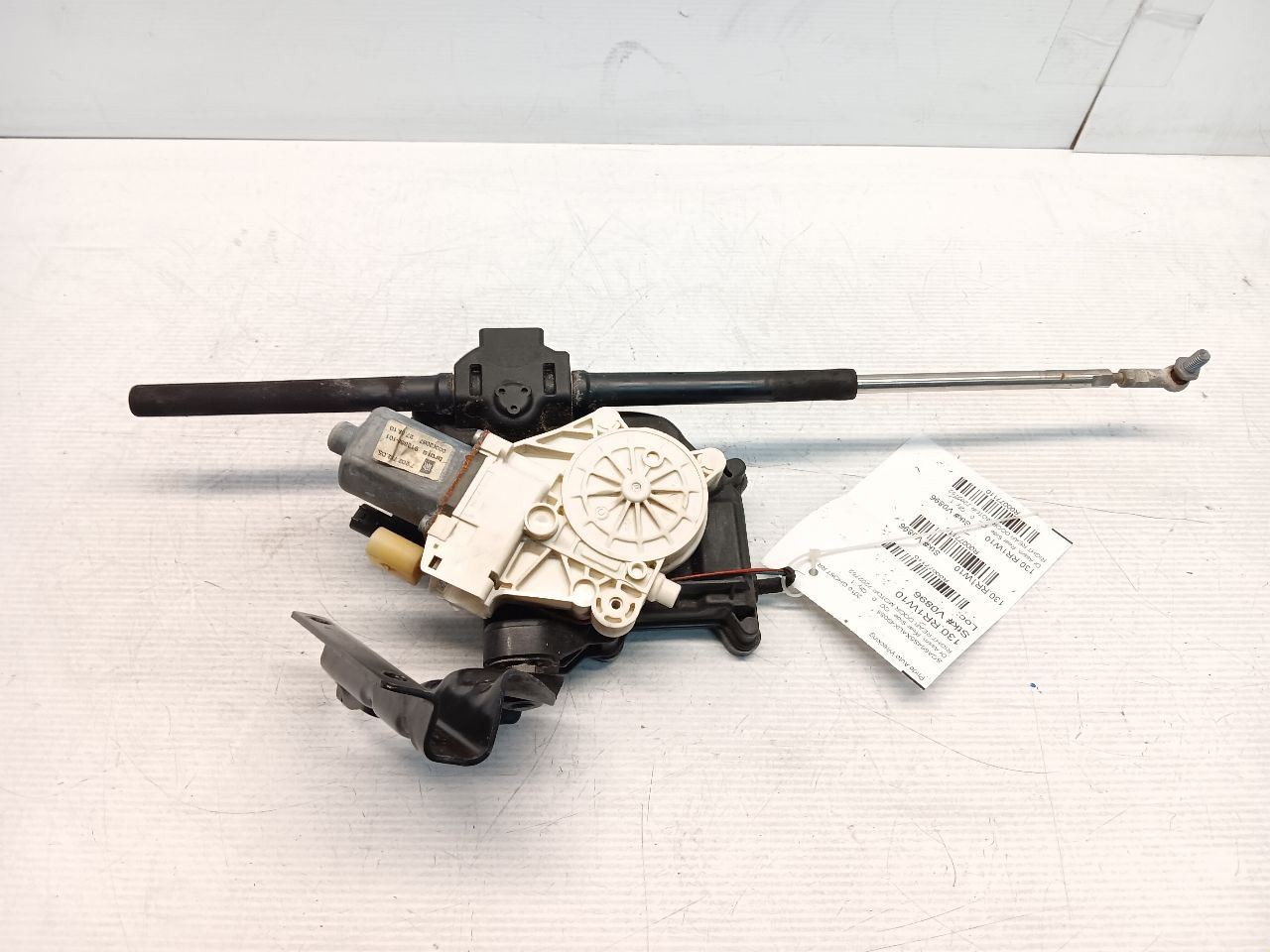 Rolls-Royce 20 2010-2020 Rear Right Door soft close actuator P/N 7202752