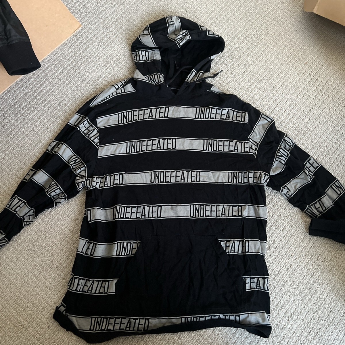 Undefeated Pullover Logo Hoodie Mens Size XL Gray Black Streetwear
