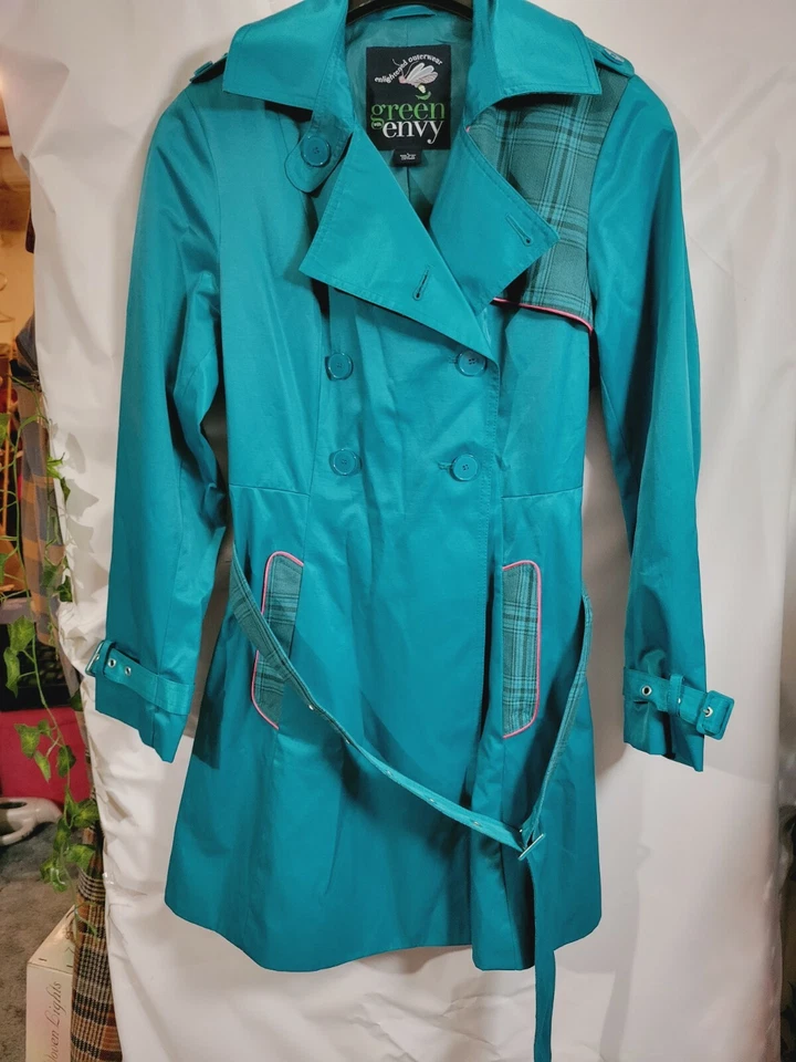 Trench impermeable verde con envidia para mujer de doble botonadura verde azulado con cinturón talla grande Foto 4 de 4