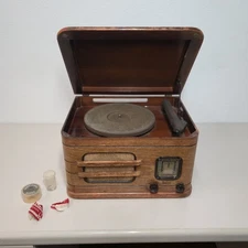 1940s Montgomery Ward Airline Radio Phonograph Player