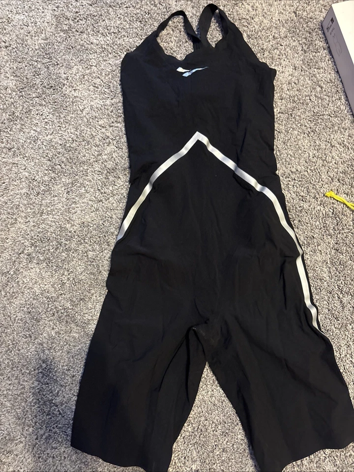 Traje técnico piel rodilla espalda abierta Finis Rival. Talla 26. Excelente Estado Foto 2 de 3