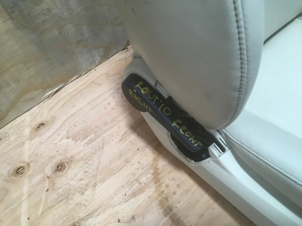 Volkswagen Routan 2010 asiento del lado del pasajero delantero derecho cuero con reposabrazos OEM+ Foto 4 de 4