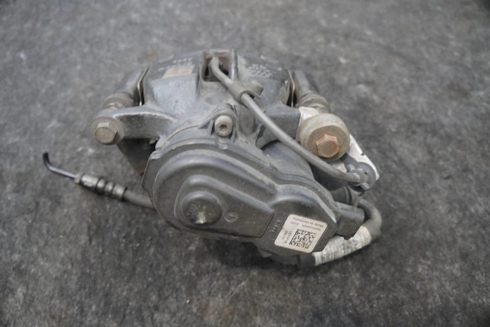 Rear Right Side Brake Caliper & Bracket Black 95B615424G OEM Porsche Macan 2019 - Image 2 of 4