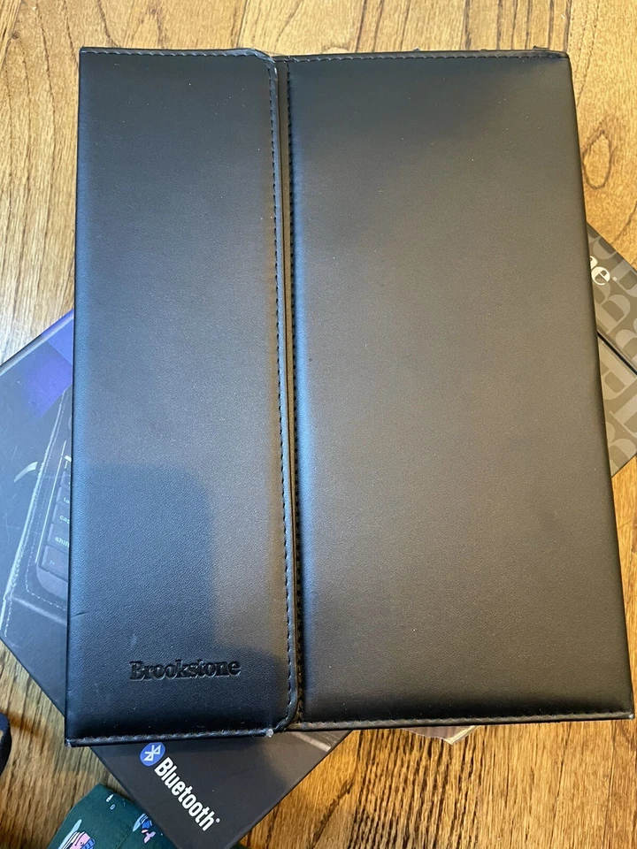 BROOKSTONE Bluetooth Keyboard w/Portfolio Case forApple iPad 2 Black - Image 4 of 4
