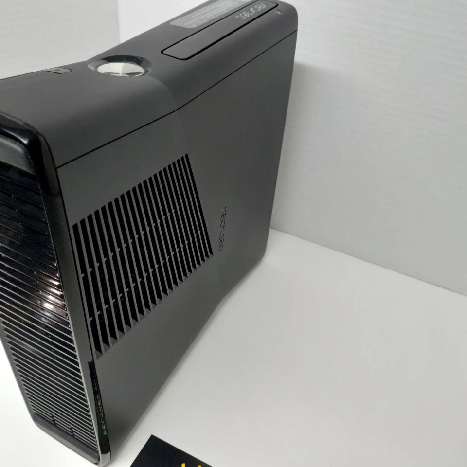 Microsoft Xbox 360 S 4GB Console - Black (1439)(HDMI) Very Good Condition + Game - Image 3 of 4