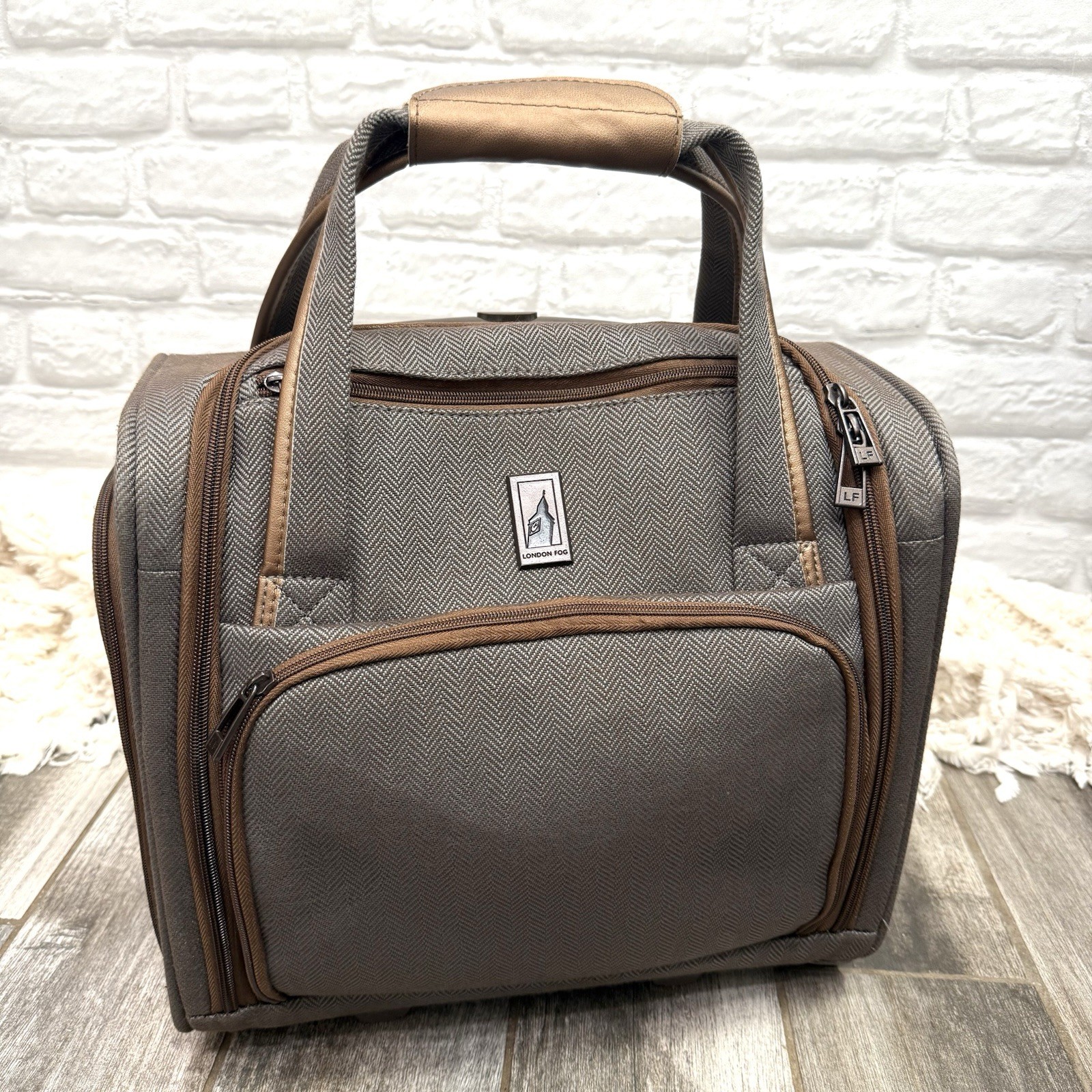 LONDON FOG 15&rdquo; Carry On Travel Bag Underseater, Rose Charc