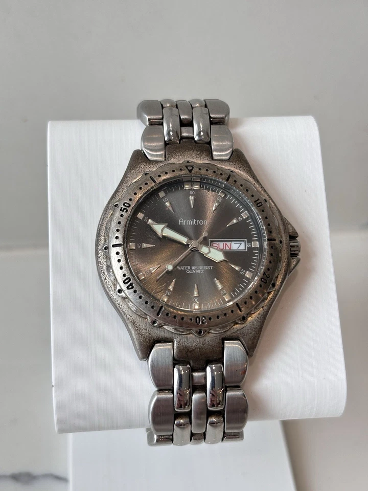 Reloj de Buceo Armitron, Bisel Giratorio, Manecillas Lumi, Raro De Colección Regalos Foto 3 de 4