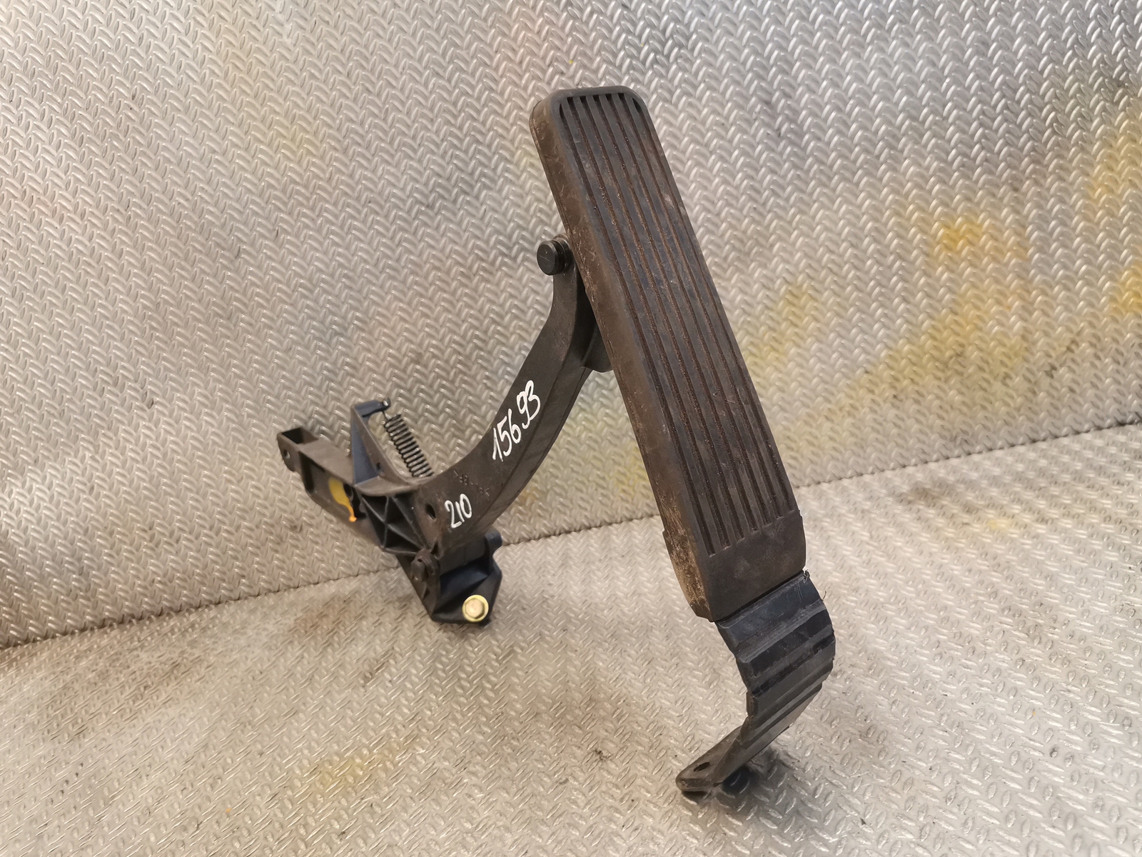 00 MERCEDES BENZ E320 W210 Gas Accelerator Foot Pedal Assembly 
