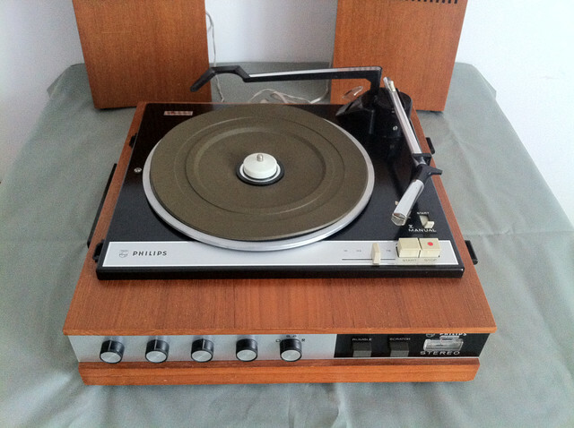 RADIO PLATINE VINYLE PHILIPS Mod H3 F74 ANNEES 1950-1960 VINTAGE TSF Bakélite EUR 29,25 - FR