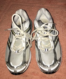 brooks linear platform walking shoes