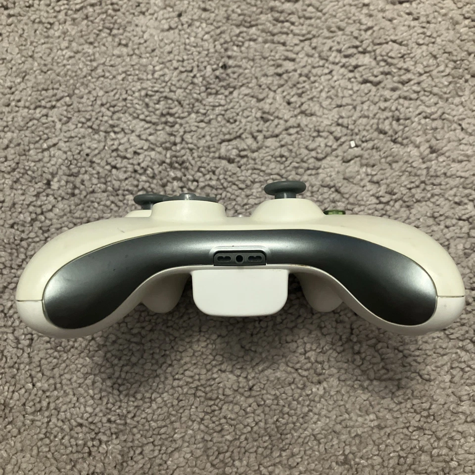 Rare Original Silver Trim White Microsoft Xbox 360 Wireless Controller! - Works! - Image 2 of 4