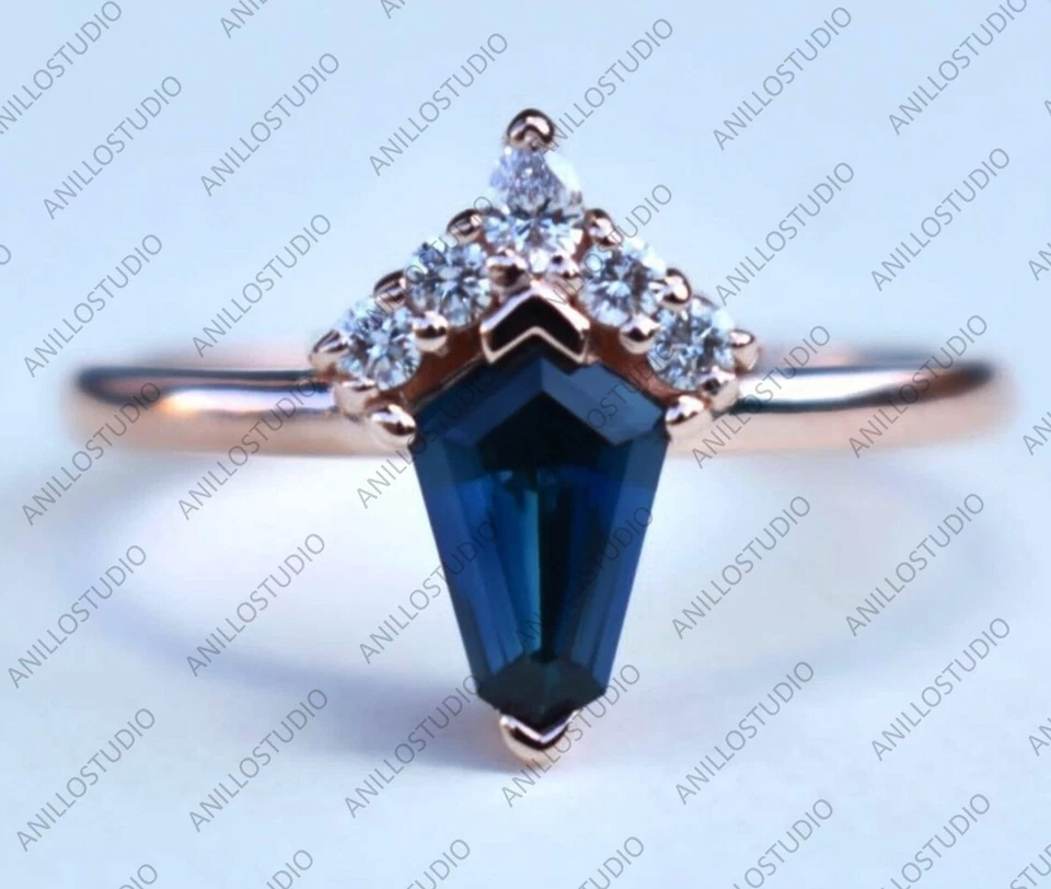 Mini anillo de compromiso hexagonal de diamantes y zafiros azules de plata de ley 925 Foto 3 de 4