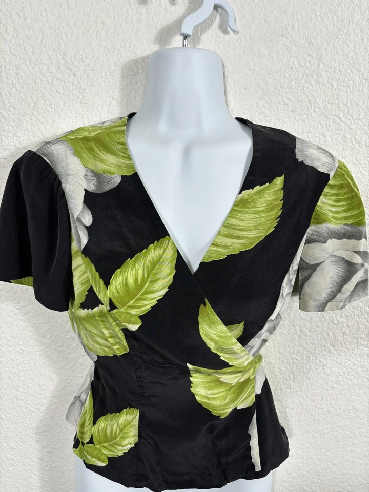 Top vintage Betsey Johnson para mujer pequeño de seda floral recortado manga corta Y2K Foto 2 de 4
