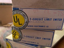 OMRON WLCLTS Two-circuit Limit Switch New in Box 2 PER BOX (BS-442)