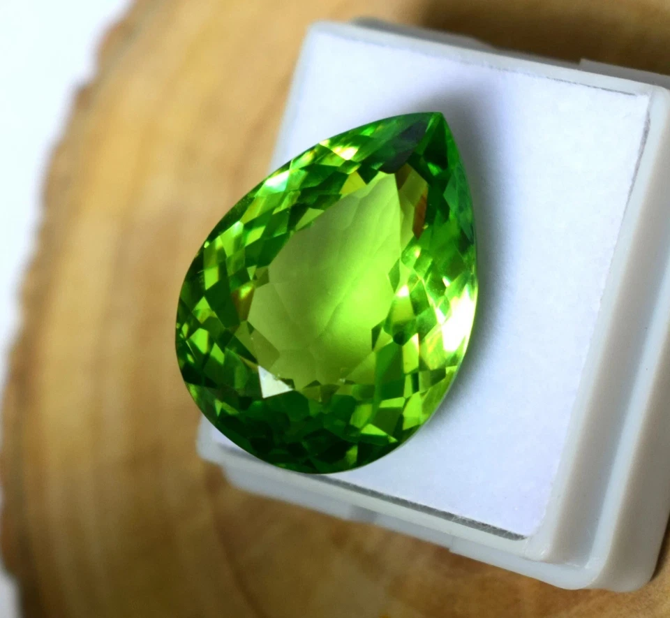 Impresionante piedra preciosa suelta facetada de 20-22 quilates corte pera de peridoto verde certificada por EGL Foto 2 de 4