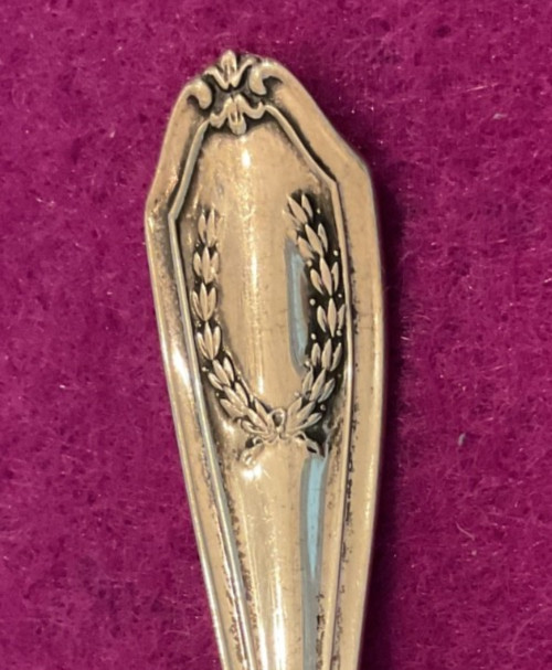 Wreath Pattern by Roden Brothers 4.5" Sterling Souvenir Spoon "Canada" 11.5g