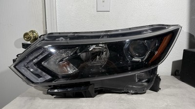 2020-2022 Nissan Rogue Sport Headlight Halogen w/ LED DRL RH Right Passenger OEM