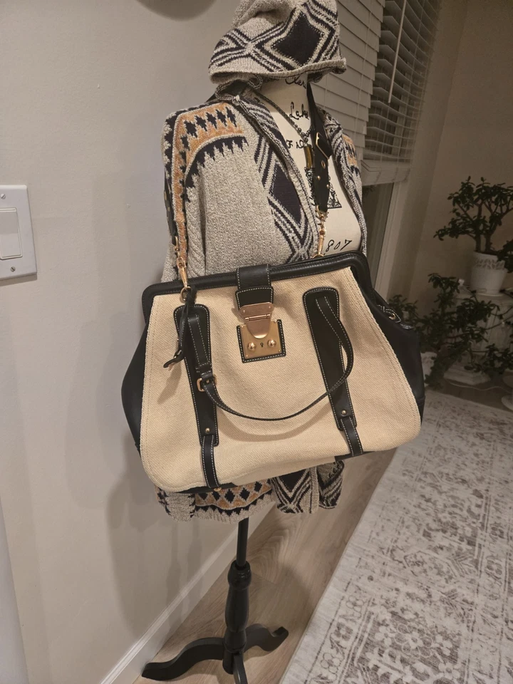 Cartera grande vintage de lino y cuero negro para mujer Miu Miu con herrajes de oro rosa Foto 2 de 4